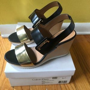 Calvin Klein size 8 M